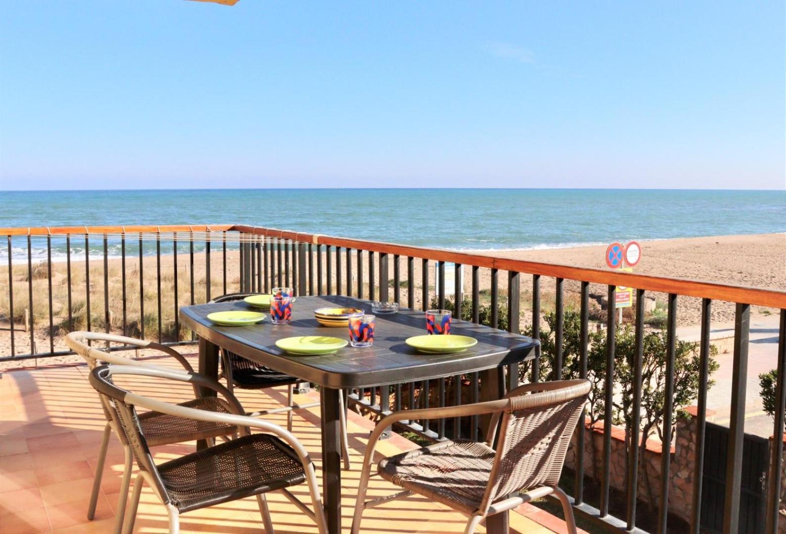 Les Dunes: Excelentes Vistas A La Playa De Pals Apartamento Begur